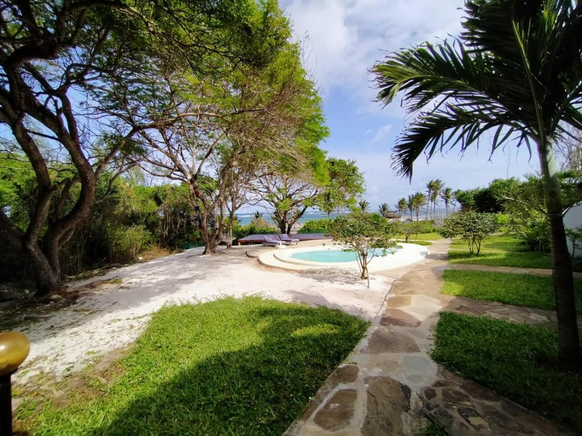 Ocean Sports Resort Watamu Exteriör bild